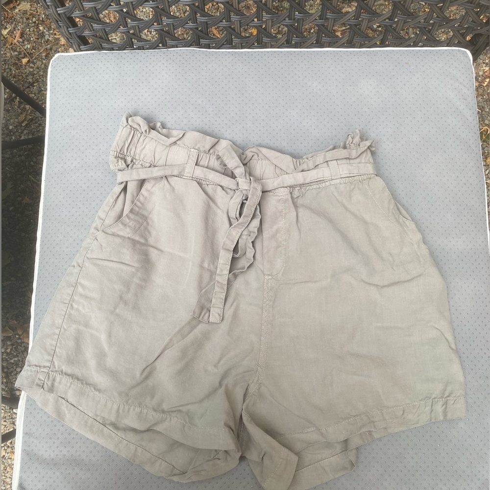 Khaki High-Waisted Shorts with Belt